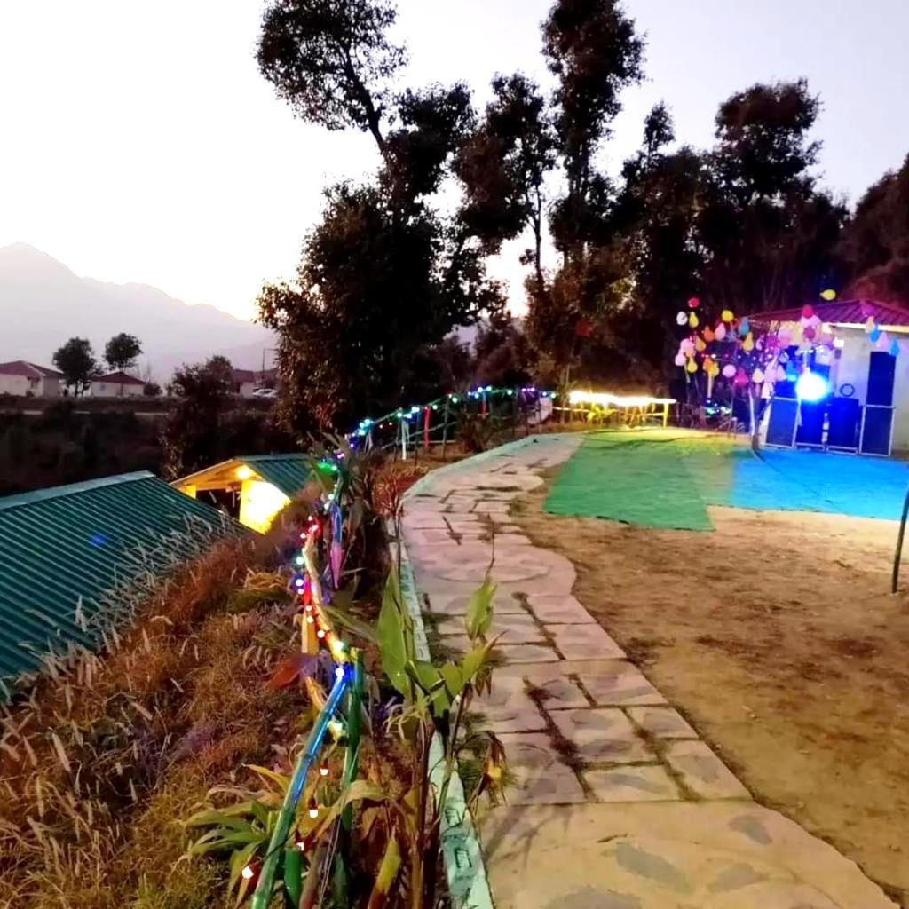 Drona Hills Resorts Kanatal Kültér fotó